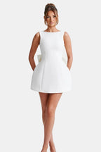 Calviera | Chique Mini-Flaredress Met Open Rug