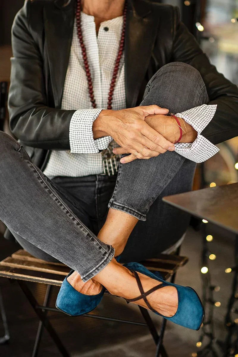 Anna | Elegante suède pumps met bandjes en hak