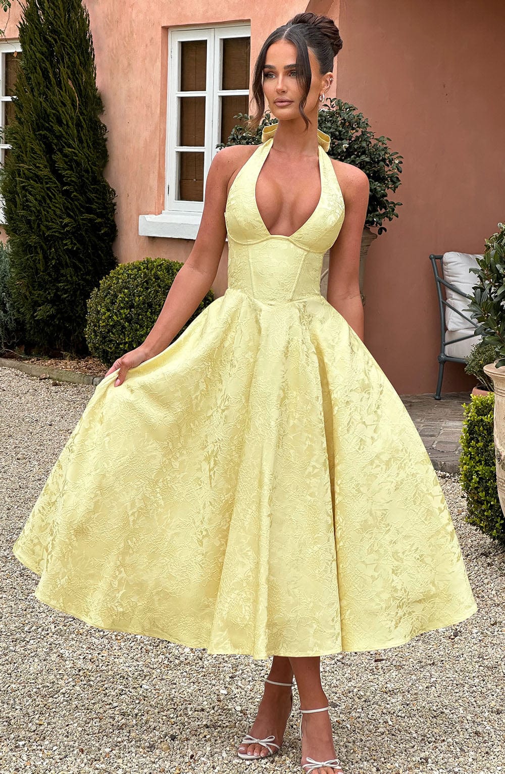 Caroline | Geborduurde midi jurk v-hals elegant mouwloos