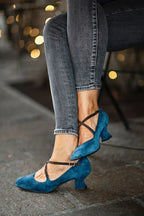 Anna | Elegante suède pumps met bandjes en hak